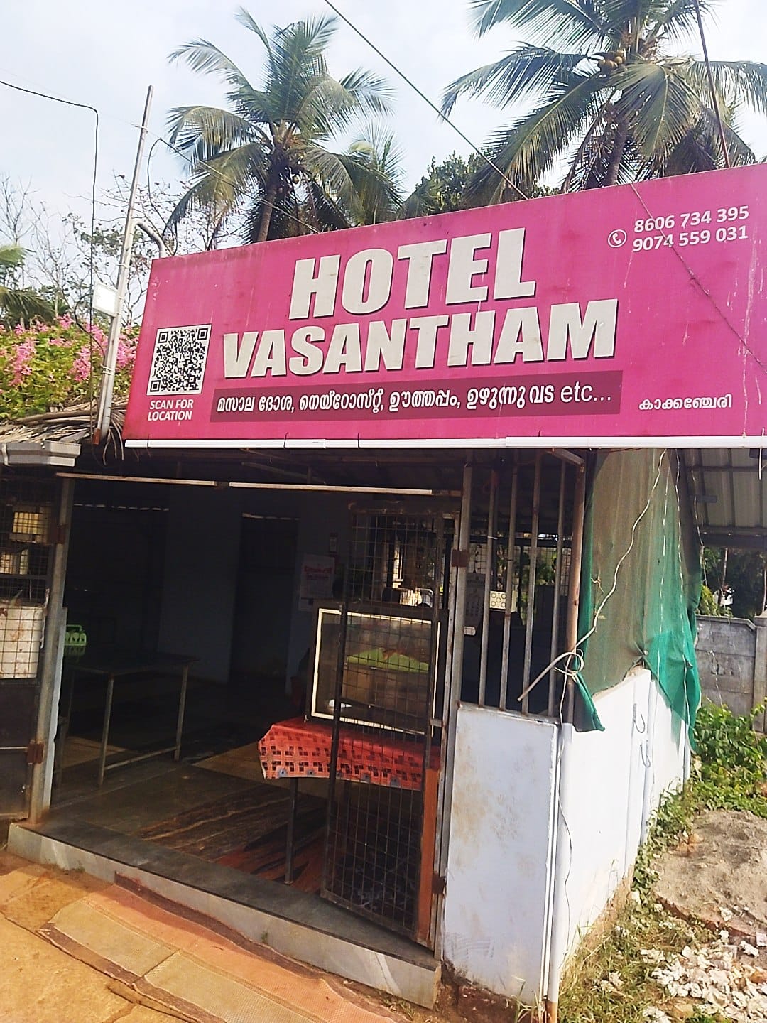 Vasantham Restaurant — authentic Kerala kitchen and dining atmosphere